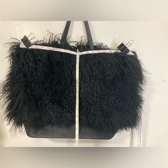 Huge weekender tote bag Mongolian fur leather bottom - Picture 9 of 11